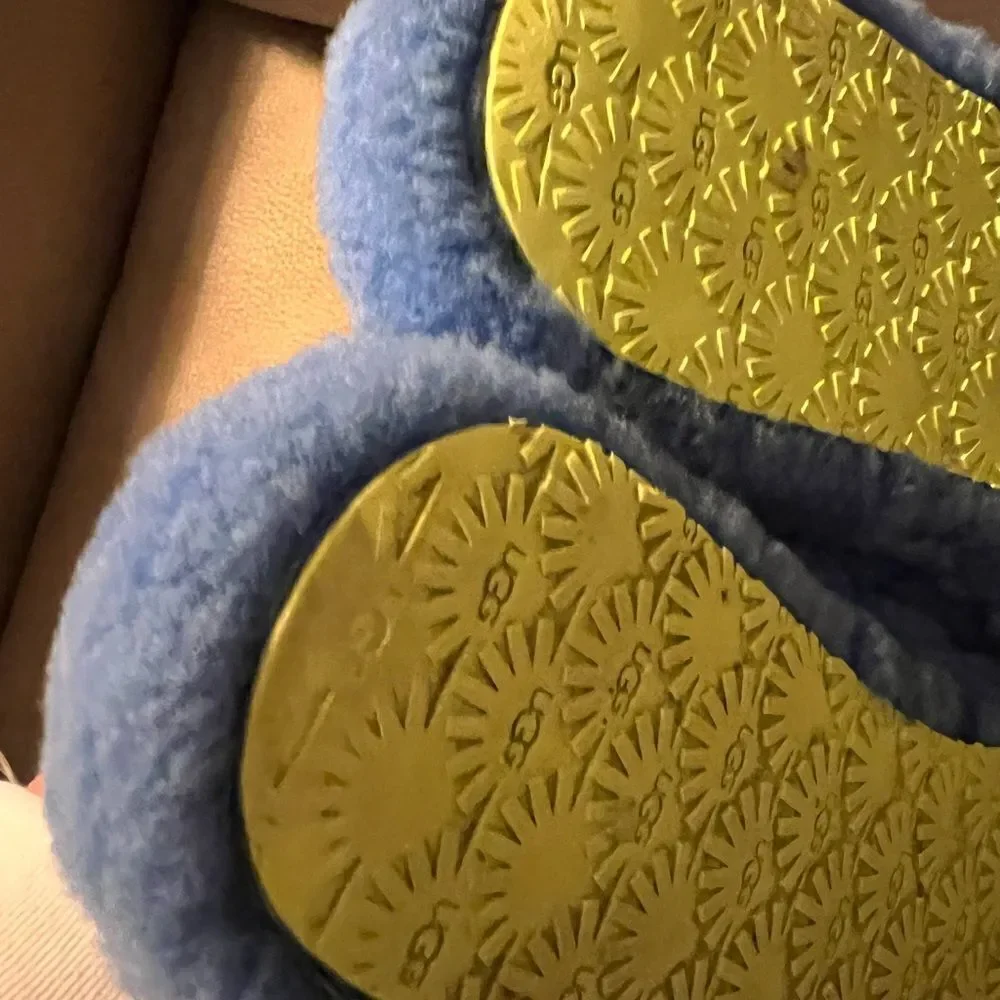 Ugg slippers girls 6
